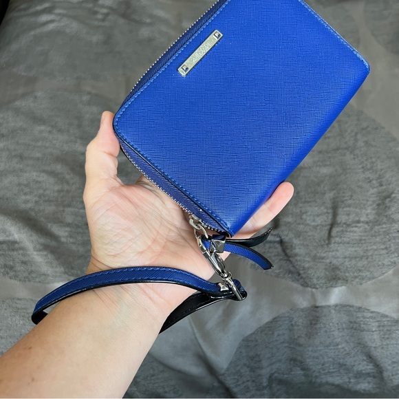 Stella & Dot Chelsea Tech Wallet with Wristlet in Cobalt Blue - Picture 4 of 6